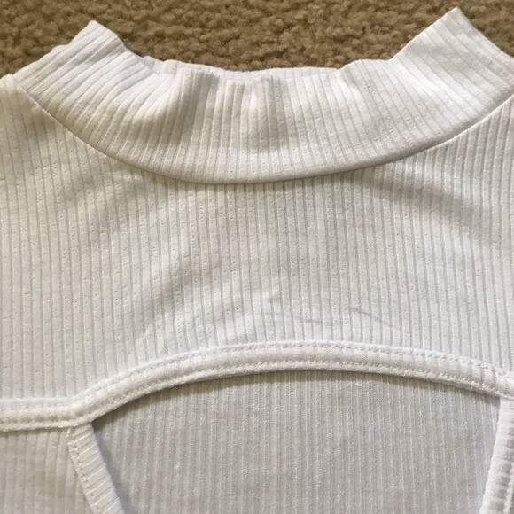 Toska white top women Short sleeve triangle front cut-out crop top size M barbie - Picture 3 of 8